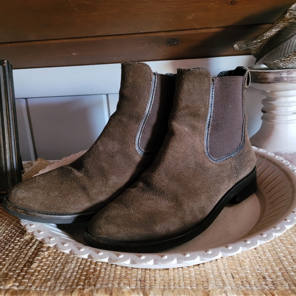 Thursday Boot Company Duchess dark olive brown suede chelsea boots Size 5.5 - Picture 1 of 11